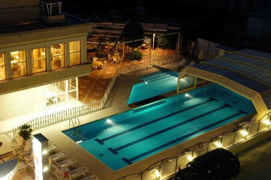 B&B Isabella Milano Marittima Eksteriør billede